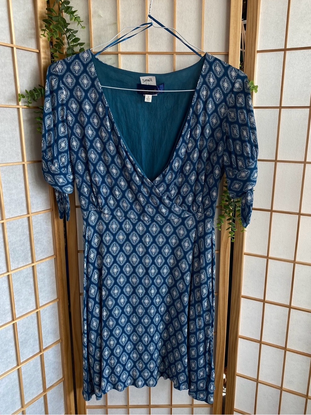 Francesca's Collections Blue Printed V-Neck Mini Dress